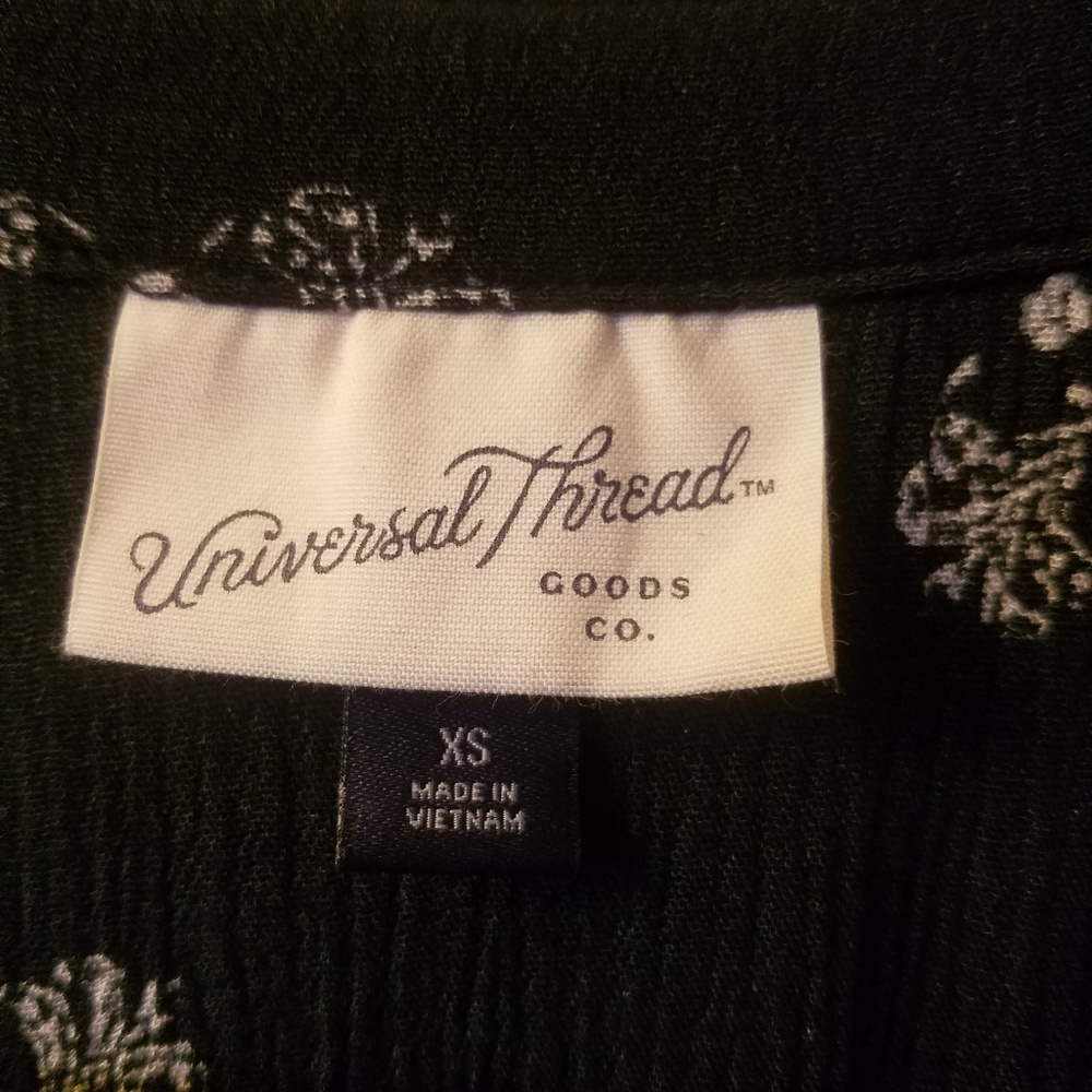 Universal Thread - Picture 5 of 5